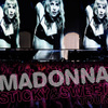 Sticky & Sweet Tour + 4 titres Bonus